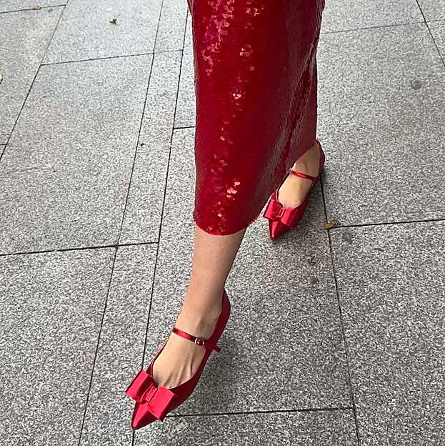 Bailarinas para looks de Navidad que demuestran que no hace falta ir en tacones para estar elegante