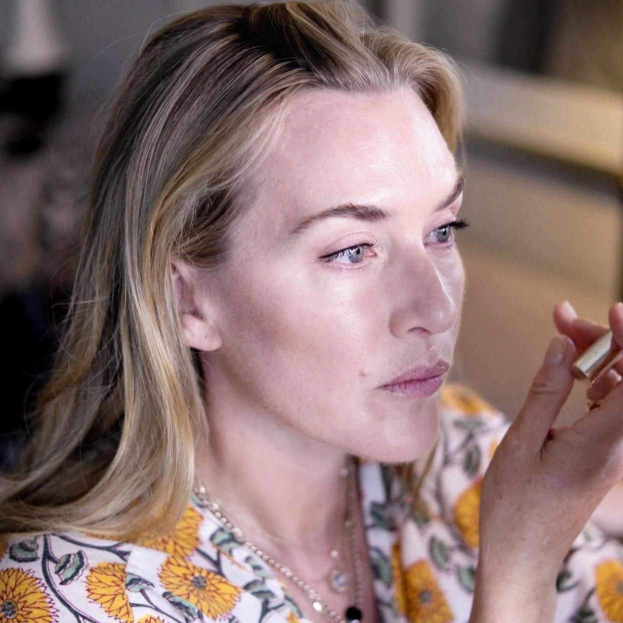 Kate Winslet a los 50 con contorno de ojos sin bolsas