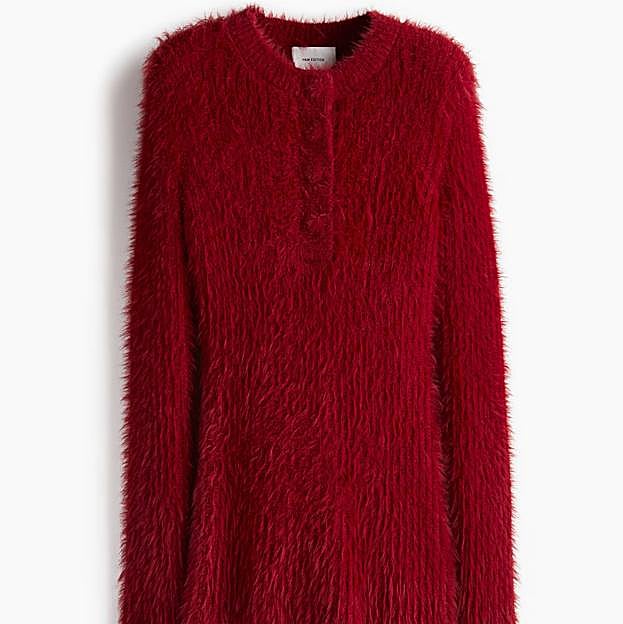 Imagen principal - Jersey en punto efecto pelo (49,99€)/ Jersey de punto fino con cuello perkin (15,99€)/ Pantalón recto de punto (19,99€)