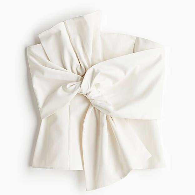 Imagen principal - Top bandeau con maxilazo (25,99€)/ Top de cuello alto en punto fino (15,99€)/Pantalón recto de punto (19,99€)