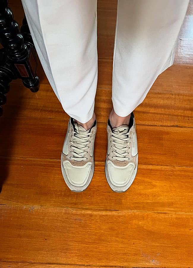 Imagen - Sassa de Osma con zapatillas de Hoff. @sassadeo.