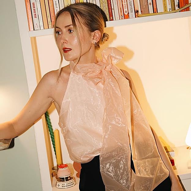 Looks de Nochevieja elegantes y ponibles que van más allá de las lentejuelas