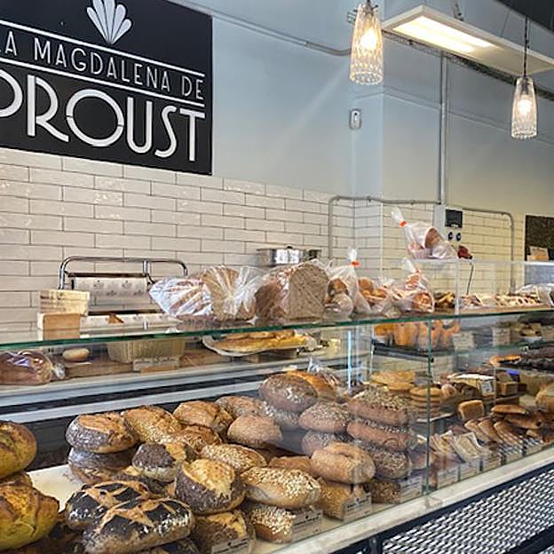 Mostrador de uno del local situado en la calle Batalla del Salado de La magdalena de Proust.