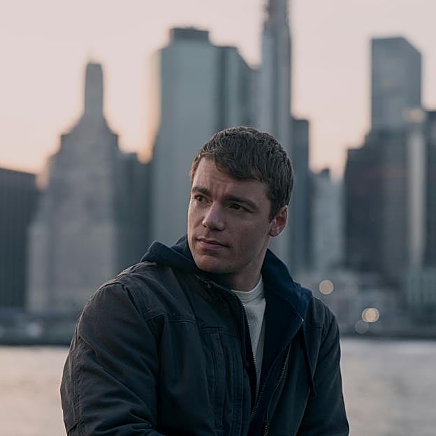 GHabriel Basso como Peter Suherland en la esperadísima segunda temporada de El agente nocturno.