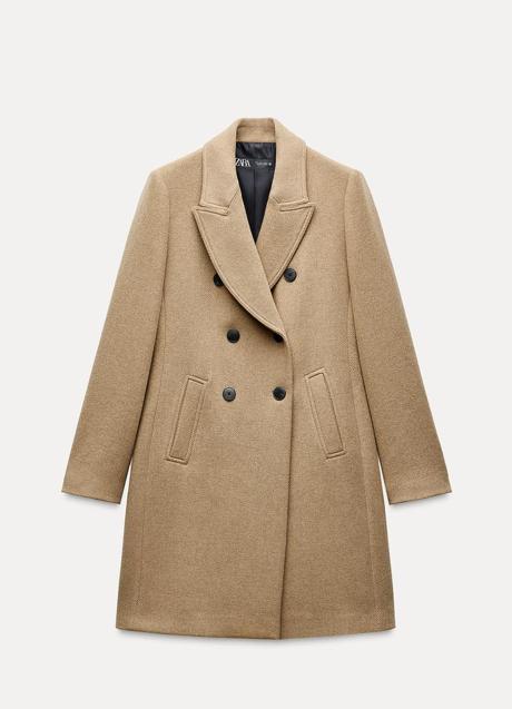 Imagen - Abrigo doble botonadura de Zara (69,99 euros)