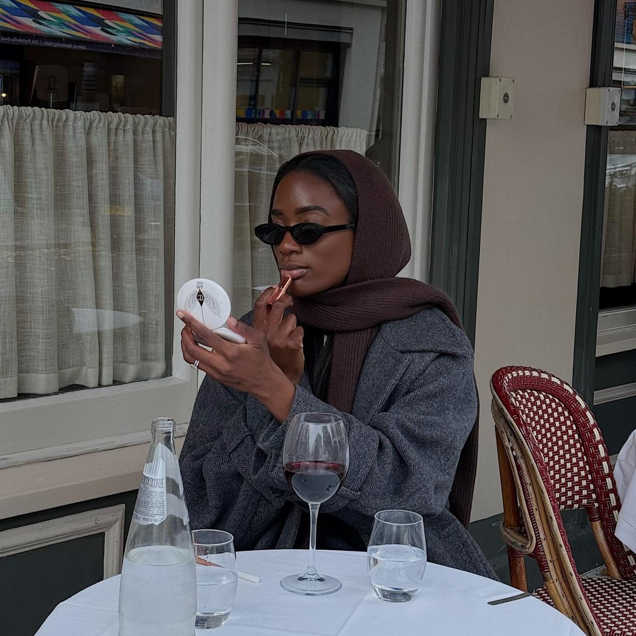 Las bufandas con capucha son la tendencia más llevada.