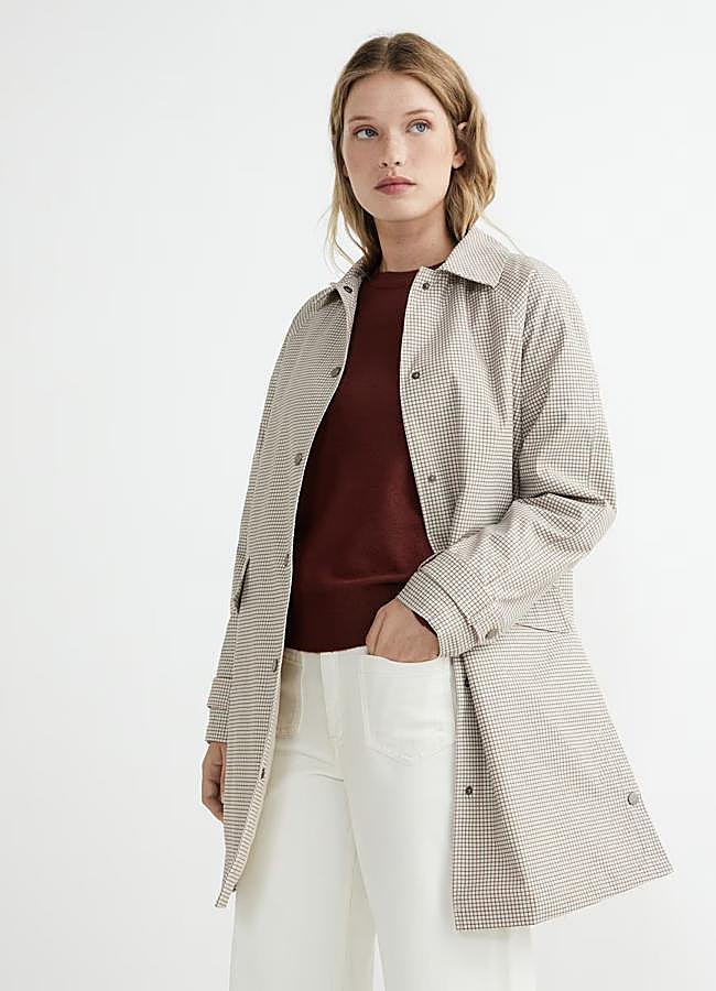 Imagen - Gabardina con estampado de cuadros de Hipercor (49 euros).