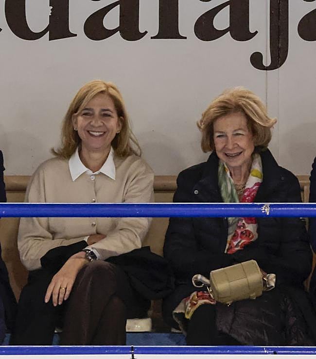 Imagen - La infanta Cristina con un cárdigan beige y pantalones marrones. / GTRES