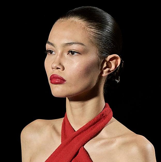 Cómo hacer un moño bajo y elegante: los trucos de experto para conseguir el peinado perfecto