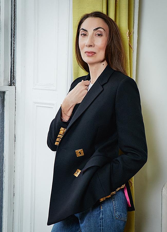 Imagen - Chaqueta de Schiaparelli, camiseta de Petit Bateau y vaqueros de Rag and Bone. Foto: Emilio G. Hernández.