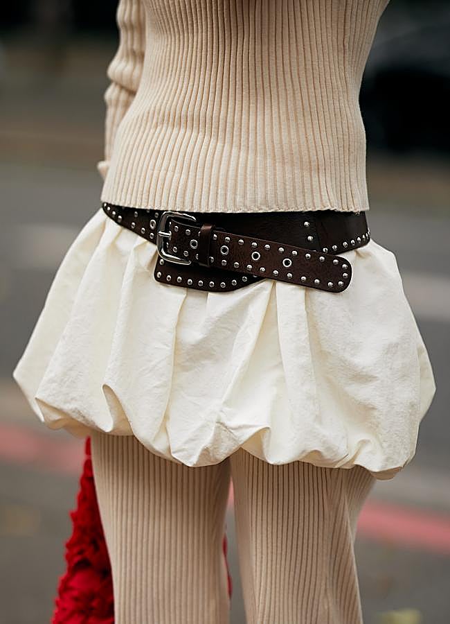 Imagen - Un look con falda globo y prendas de punto. Foto: Launchmetris spotlight