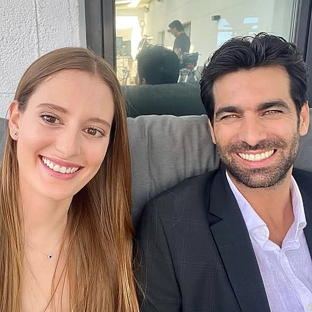 La actriz peruana junto a Rubén Cortada. 