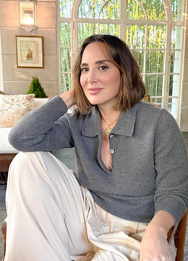 Imagen - Tamara Falcón con jersey tipo polo en gris. Foto: @tamarafalco.