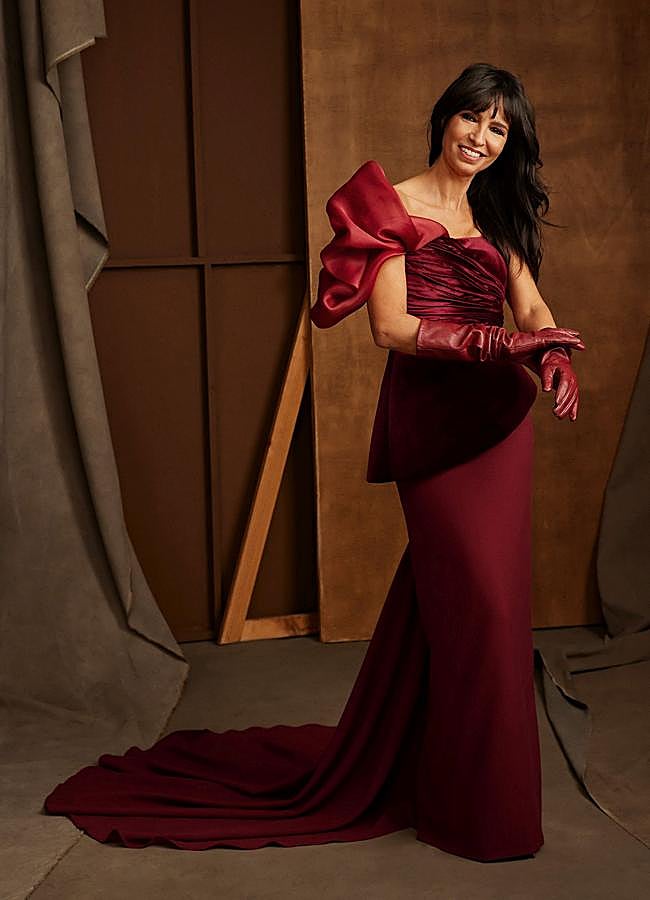 Imagen - África Baeza llevó un vestido granate en las Campanadas 2024. / Foto: Asier Gómez