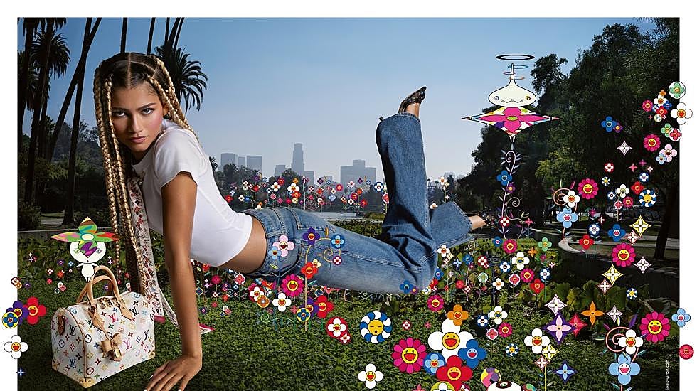 Zendaya fotografiada en exclusiva con motivo de la colaboración entre Louis Vuitton y Murakami,