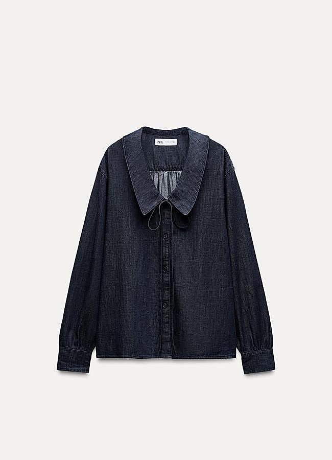 Imagen - Camisa con cuello bobo en denim de Zara. Foto: Zara.
