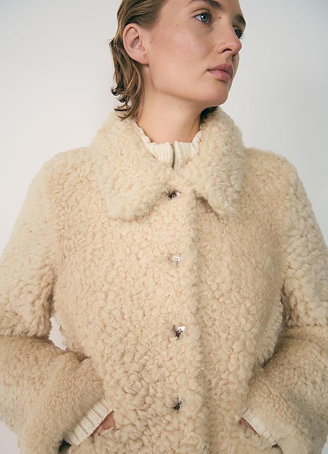 Imagen - Abrigo piel con borreguito de Mango.