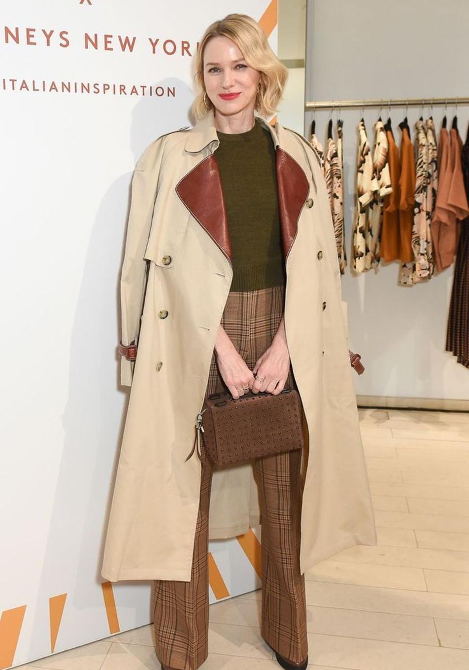 Estos pantalones de cuadros son la tendencia de invierno con la que van elegantes las famosas +50