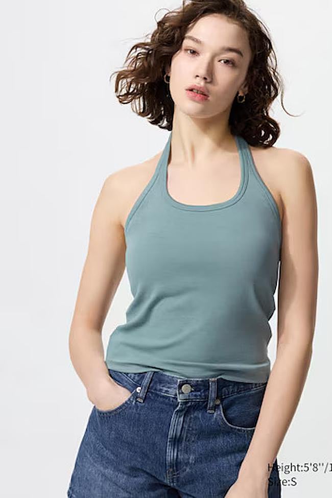 Camiseta con escote halter de Uniqlo.