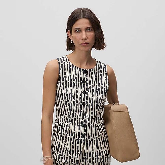 Chaleco estampado de Simorra, 111 euros.