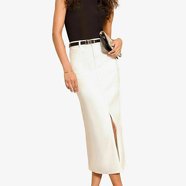 Falda blanca de Friends Like These, a la venta en Zalando, 66 euros.