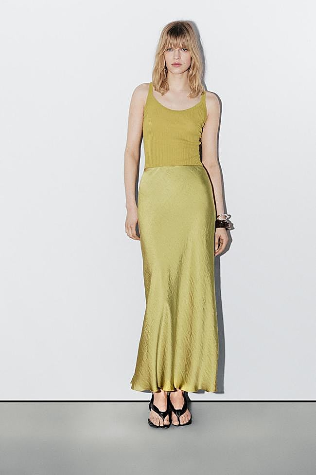 Top de tirantes en color verde lima de Massimo Dutti.