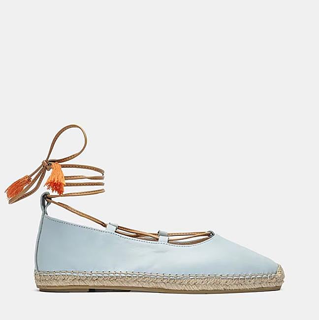 Alpargatas con cordones de borlas