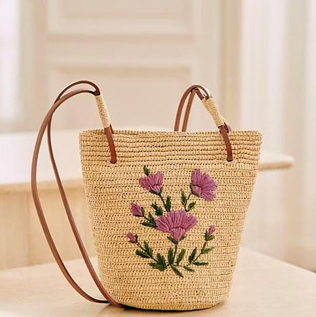 Bolso pequeño de rafia con flores