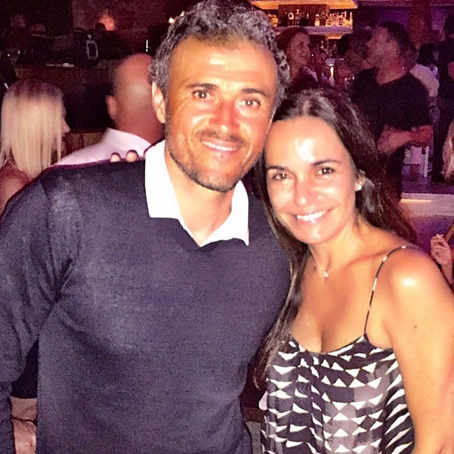 Luis Enrique junto a su esposa, Elena Cullel,