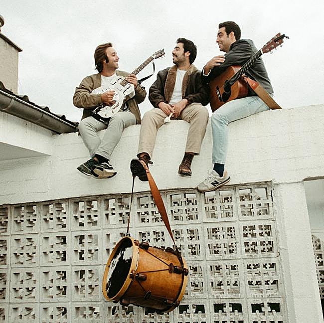 Hermanos Martínez triunfan con sus letras y su potente directo.