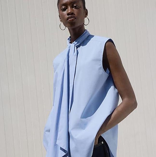 Blusa sin mangas con lazo en el cuello