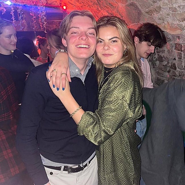 Claus-Cassimir celebrando su 21 cumpleaños con su hermana Eloise.