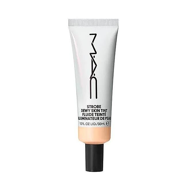 Strobe Dewy Skin Tint de MAC Cosmetics