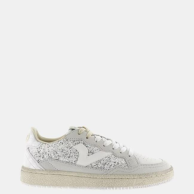 Zapatillas flitter de Victoria, 89,90 euros.