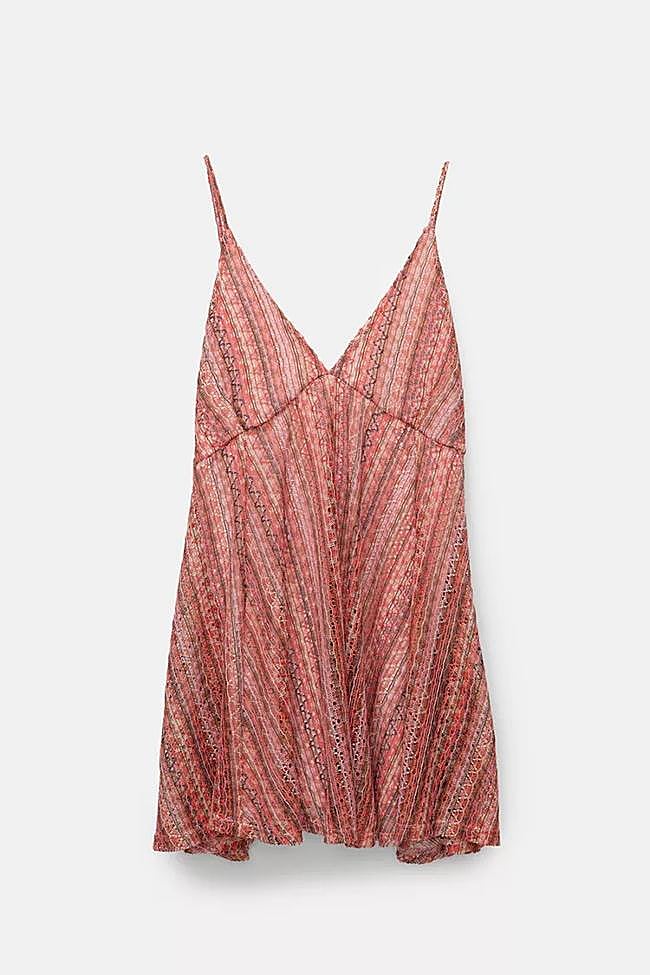 Vestido de punto de Pull & Bear (27,99 euros)