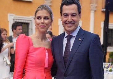 Manuela Villena y Juanma Moreno en Sevilla.