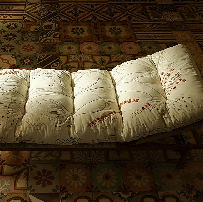 Topper bordado de Zara Home, 119 euros (con relleno incluido).