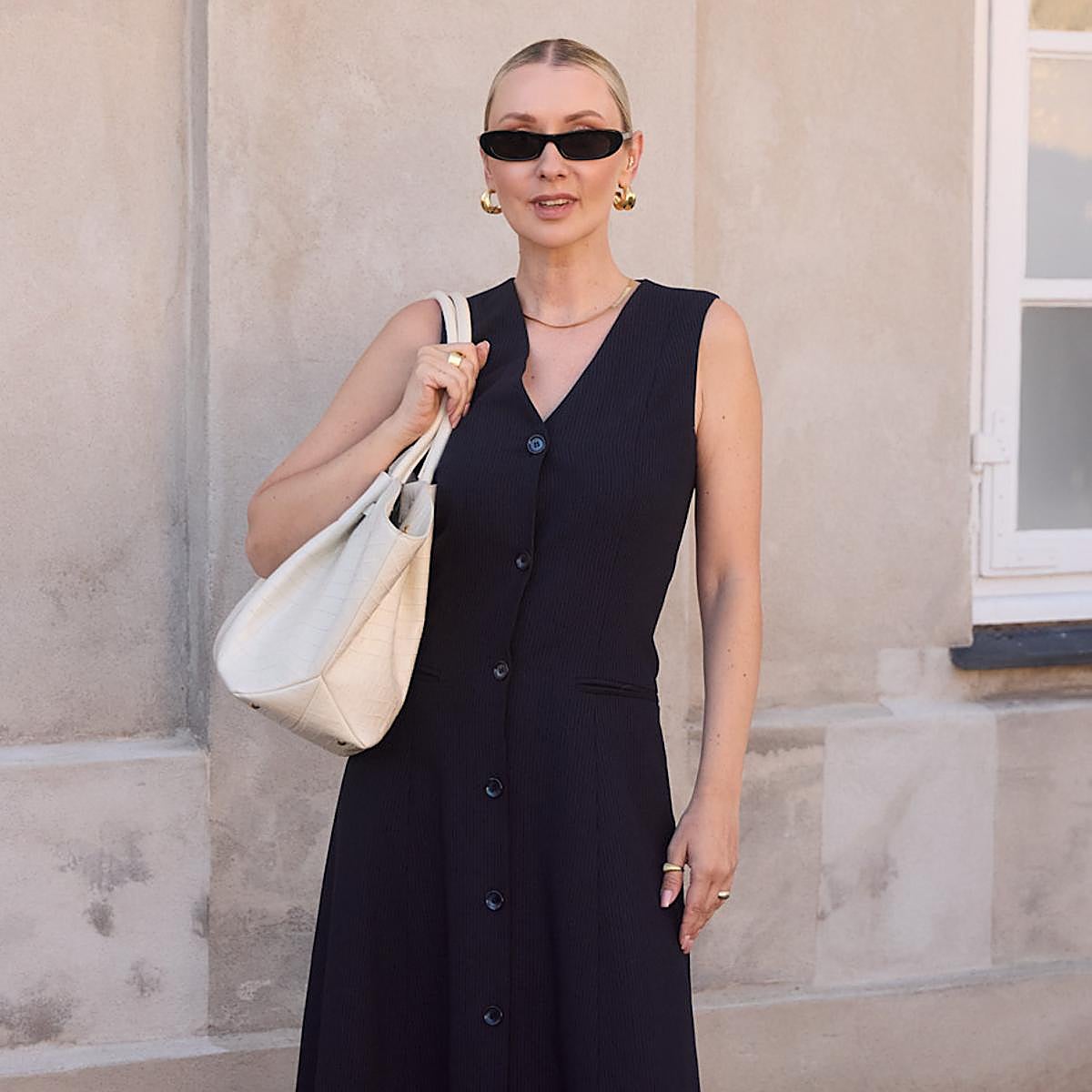 Mujer con vestido de verano