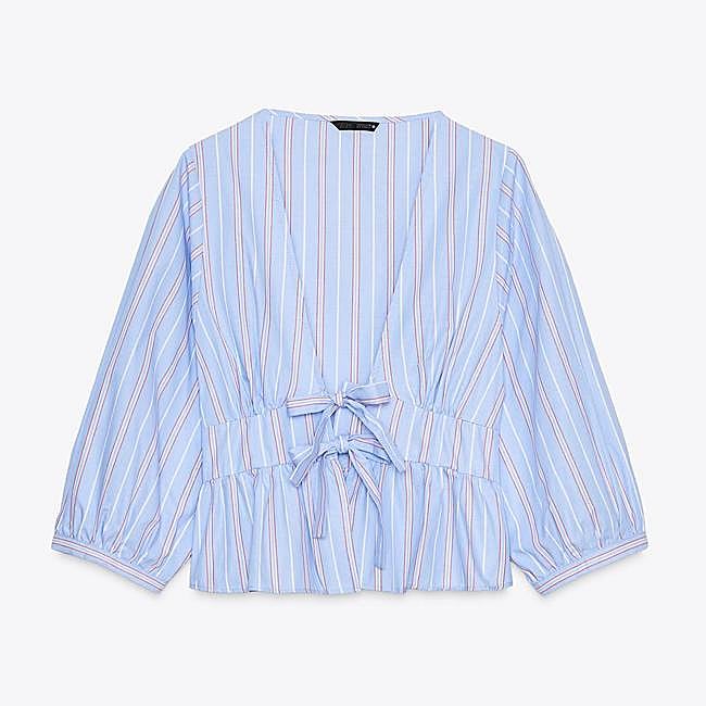Camisa azul de Zara (25,99 euros)