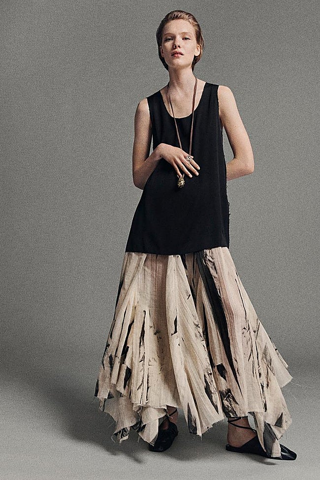 Falda con detalle de tablas.