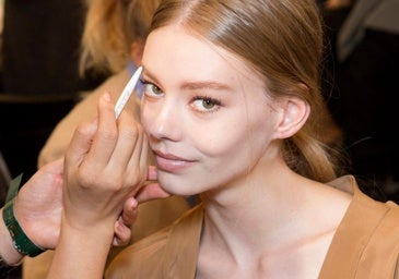 Los mejores lápices de cejas marrones con acabado natural que esculpen y rellenan