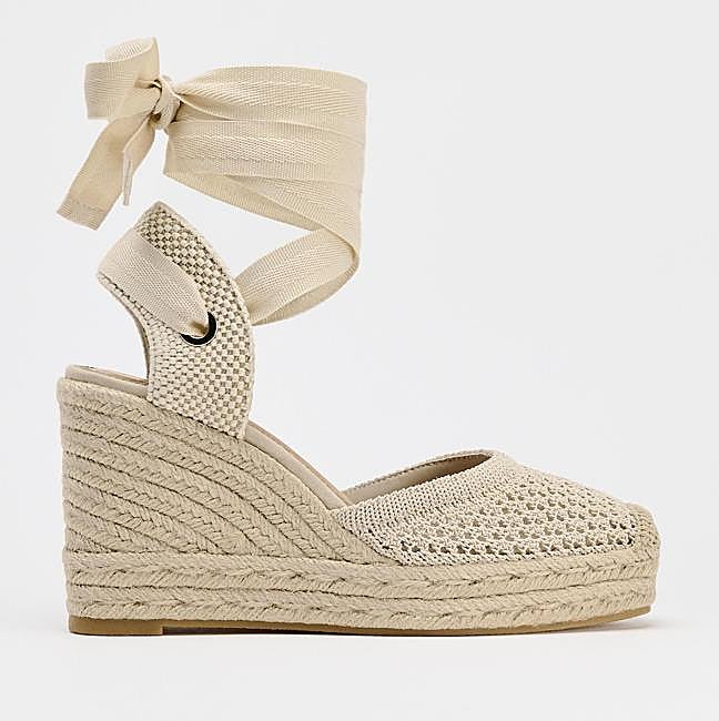Alpargatas con cuña de Zara (39,99 euros)
