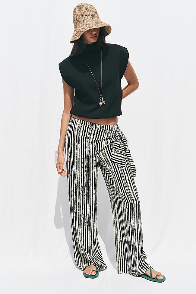 Pantalón estampado de Zara (29,99 euros)
