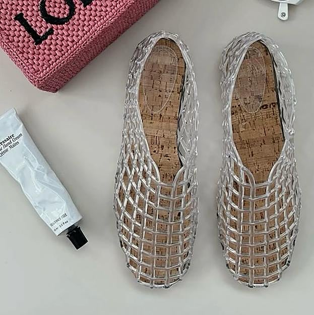 Imagen principal - Estas son las bailarinas de piscina más virales, la tendencia más original del verano