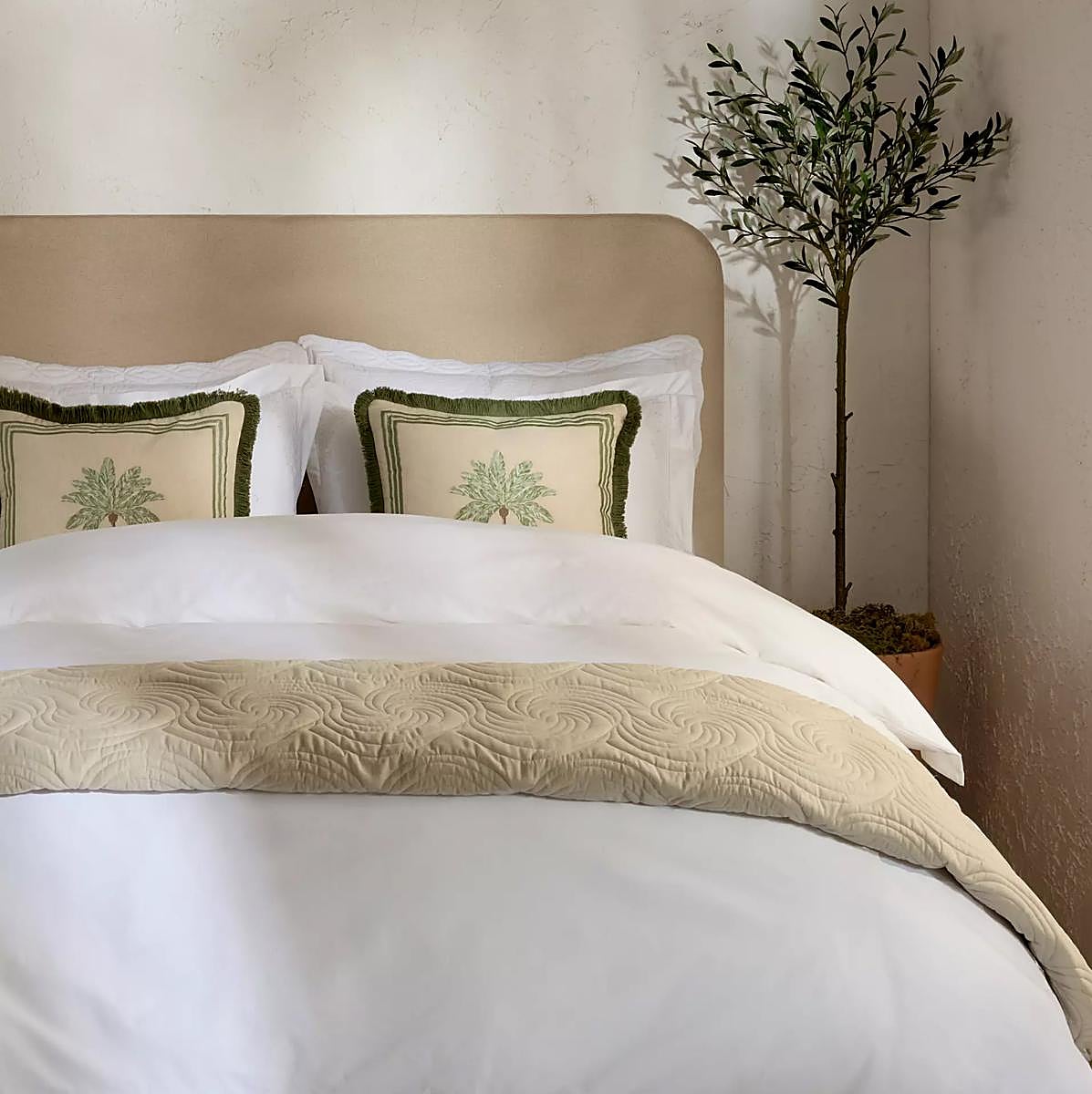 Esta funda nórdica de satén de algodón de 500 hilos con detalles bordados cuesta 55 euros en Primark Home.