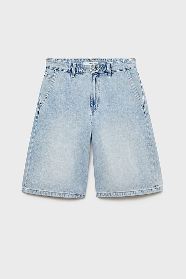 Shorts denim tiro medio.
