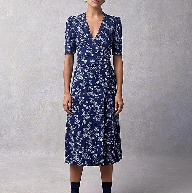 Vestido azul cruzado de Rouje, 195 euros.