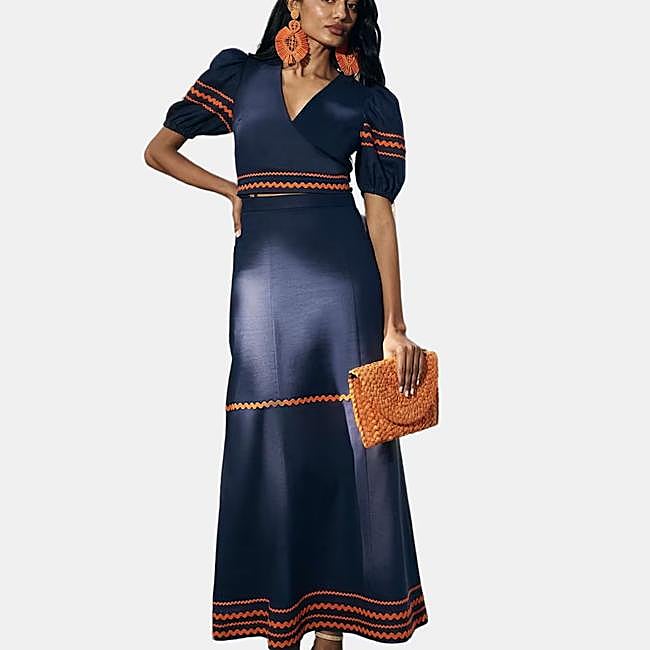 Vestido azul con ribete naranja de Miphai, 99,99 euros.