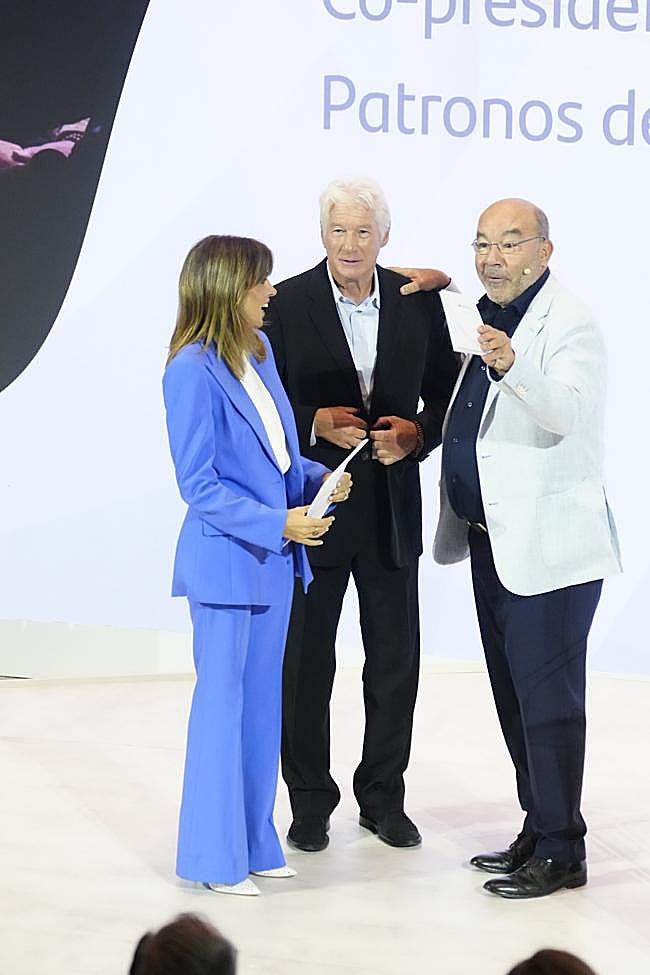 Richard Gere y Alejandra Silva en la Convocatoria anual de Euros de tu nómina celebrada en Madrid.