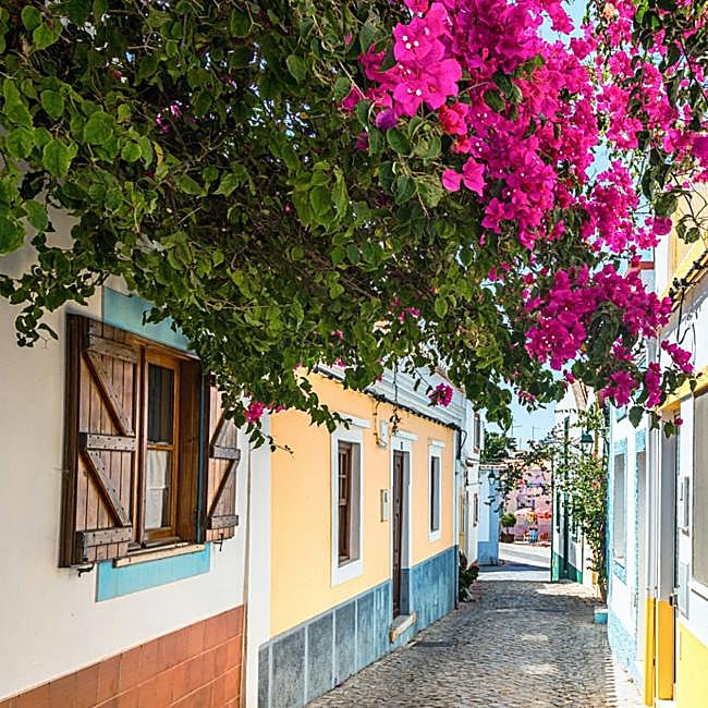 Vistas de las calles de Burgau.